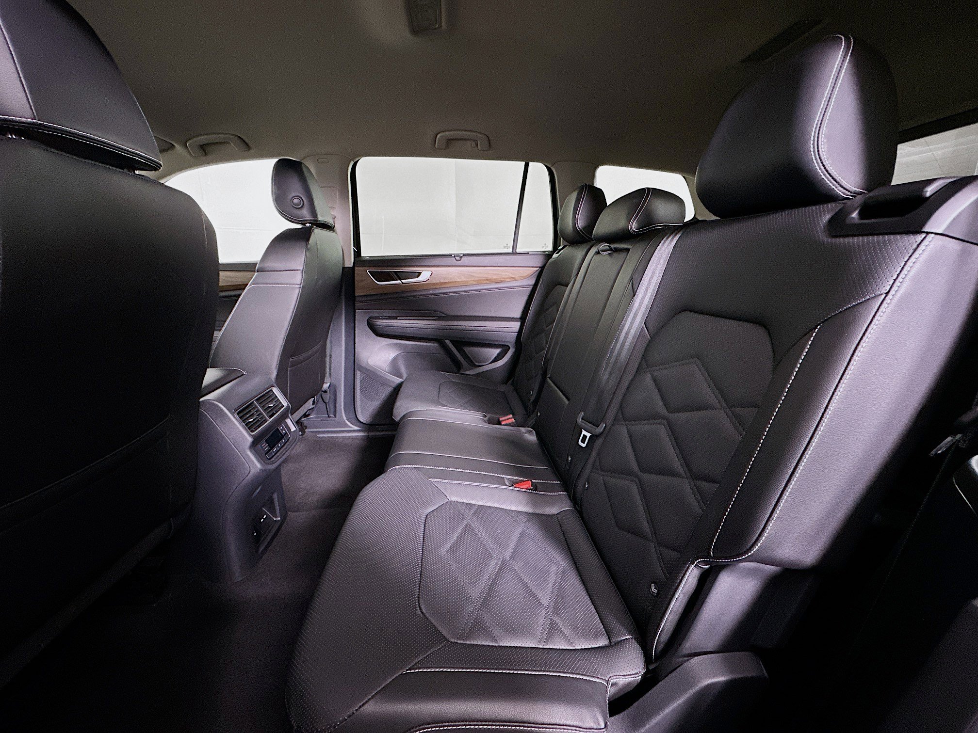 Used 2025 Volkswagen Atlas SE image 27