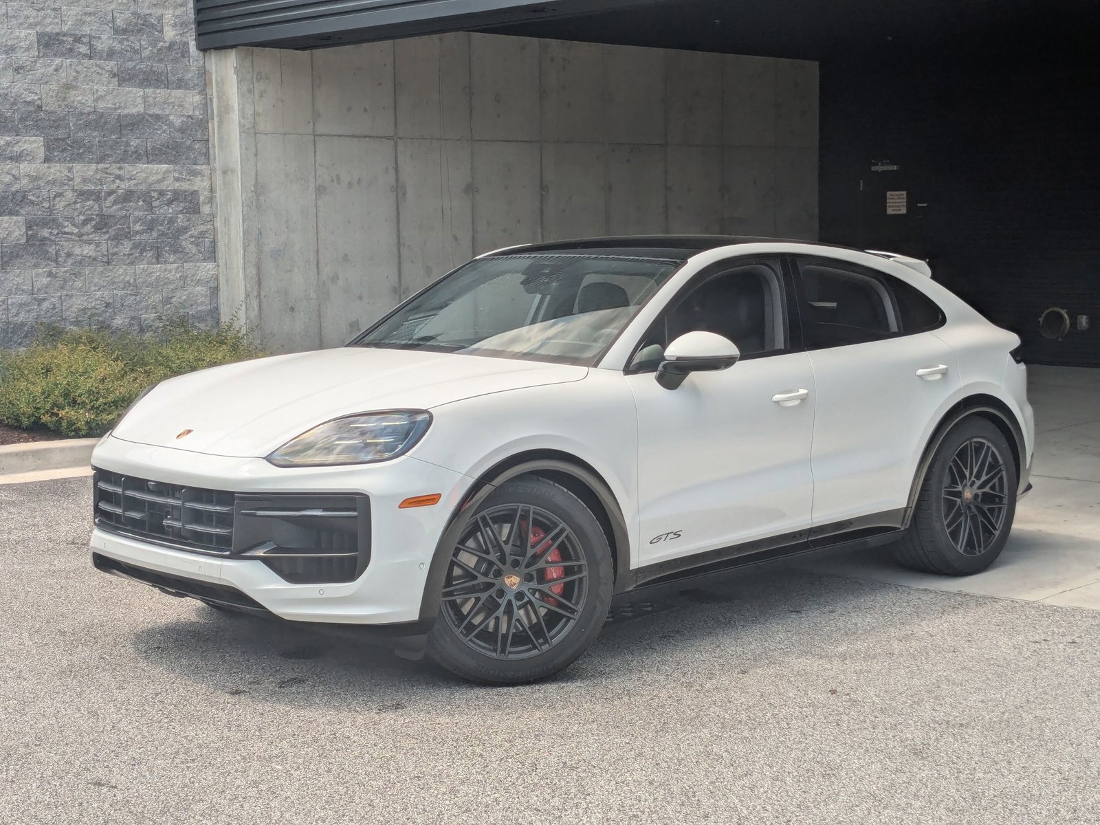 New 2025 Porsche Cayenne GTS image 1