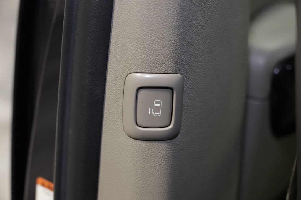 Used 2016 Kia Sedona SX FWD image 18