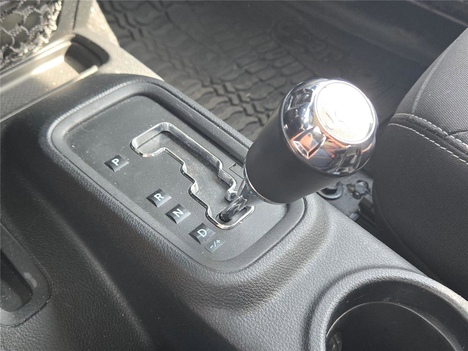 Used 2014 Jeep Wrangler Unlimited Sahara AWD/4WD image 20