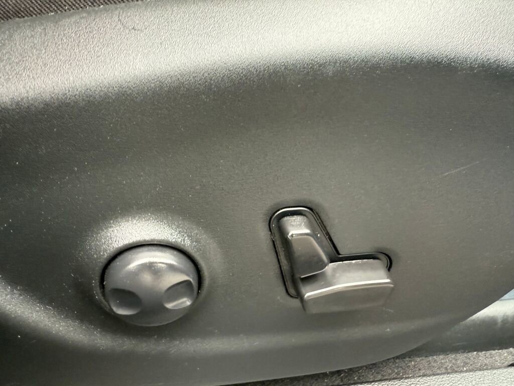 Used 2023 Jeep Cherokee Altitude Lux image 30