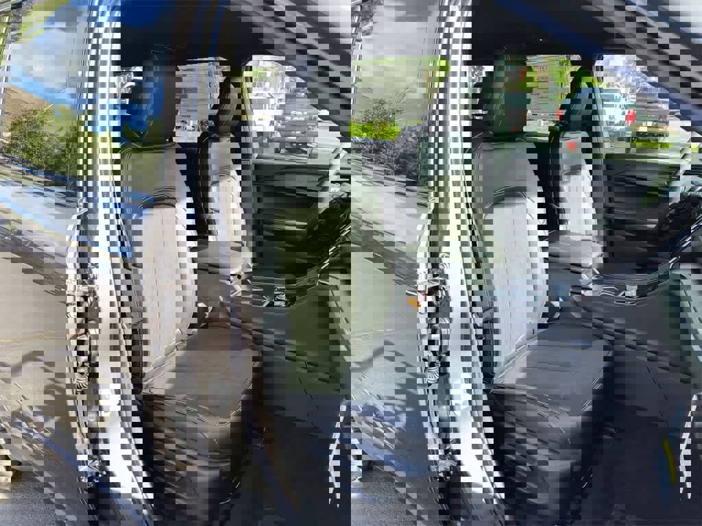 New 2025 Jeep Grand Cherokee L Laredo image 24