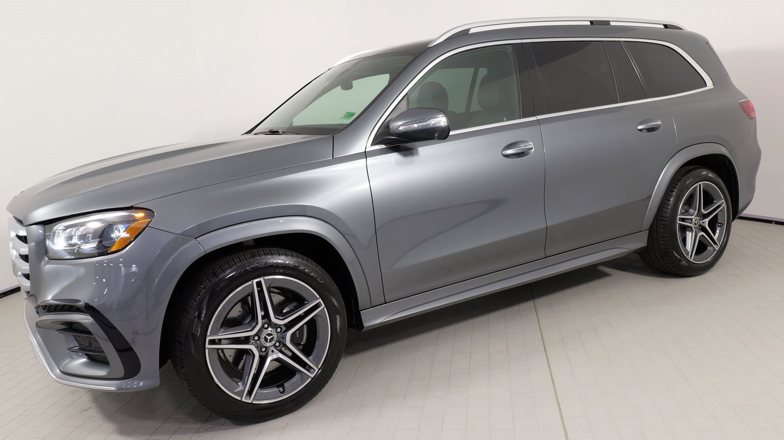 Used 2024 Mercedes-Benz GLS 450 4MATIC w/ AMG Line Exterior image 1