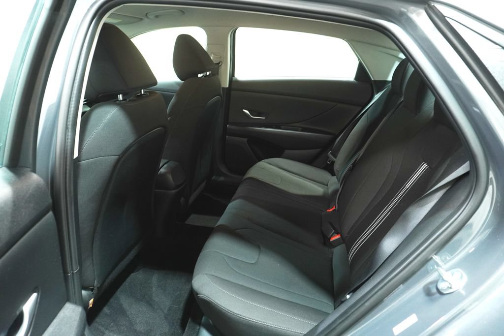 Used 2023 Hyundai Elantra SEL w/ Preferred Accessory Package FWD image 13
