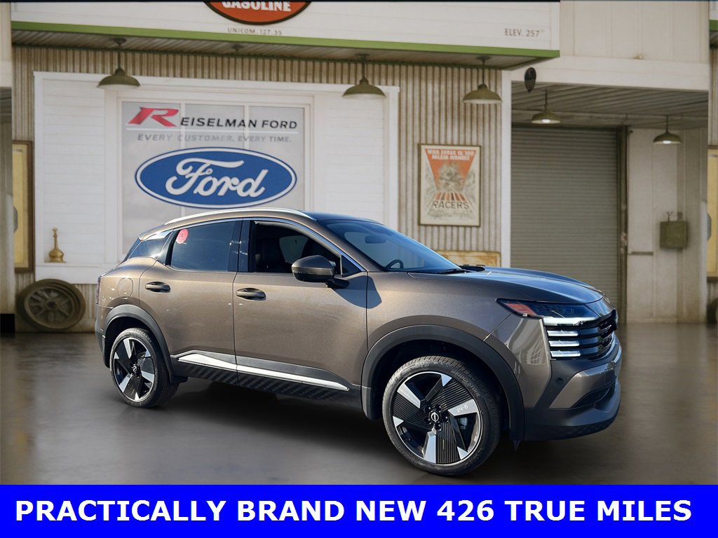 Used 2025 Nissan Kicks SR image 1