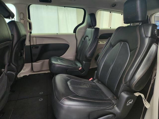 Used 2019 Chrysler Pacifica Touring-L FWD image 22