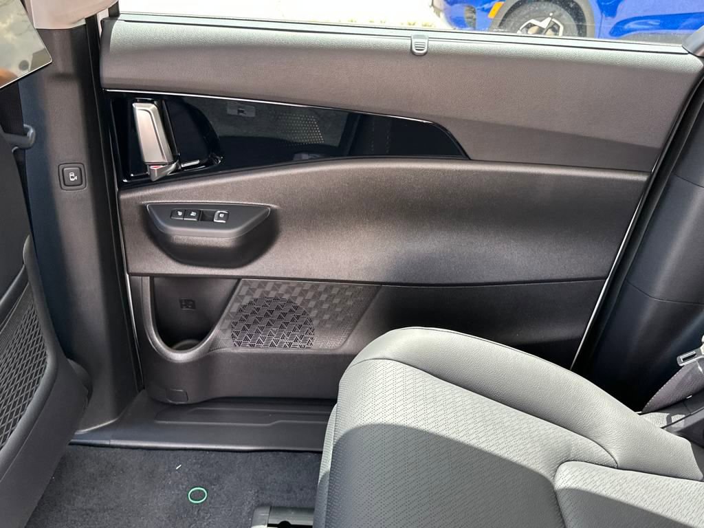 New 2025 Kia Carnival SX Prestige FWD image 16