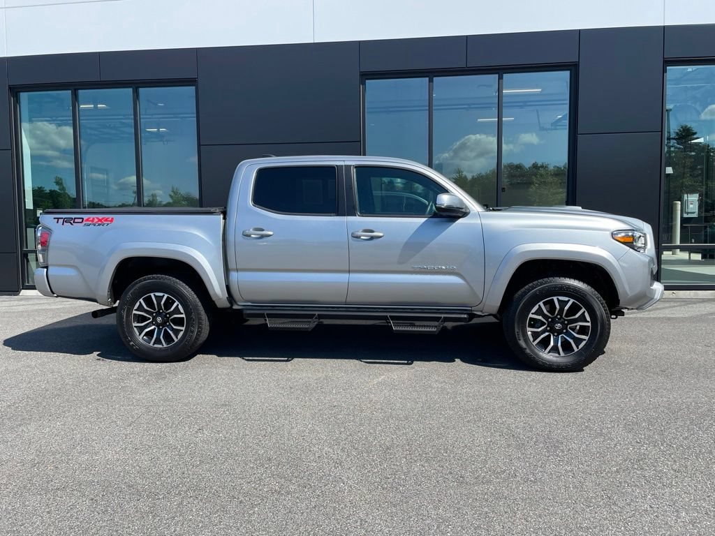 Used 2022 Toyota Tacoma TRD Sport w/ TRD Premium Sport Package AWD/4WD image 3