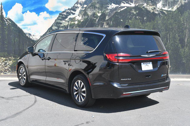Used 2024 Chrysler Pacifica Limited FWD image 9