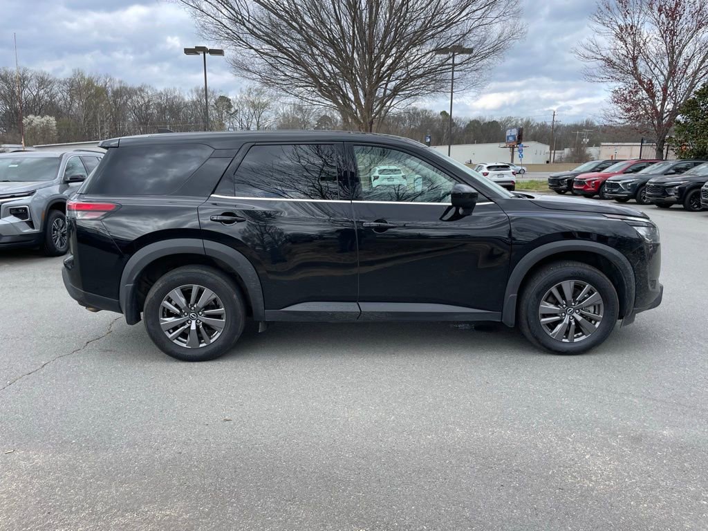 Used 2024 Nissan Pathfinder S image 9