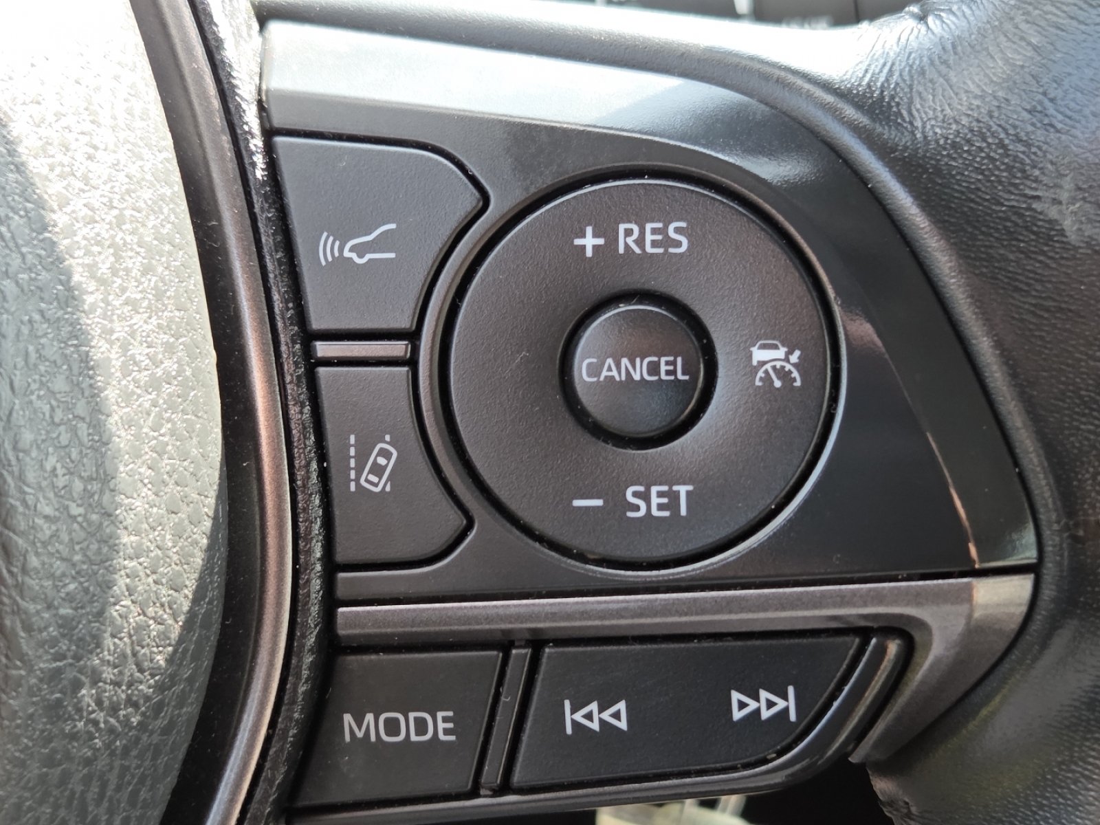 Used 2023 Toyota Camry SE FWD image 9