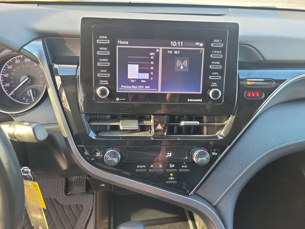 Certified 2022 Toyota Camry SE image 21