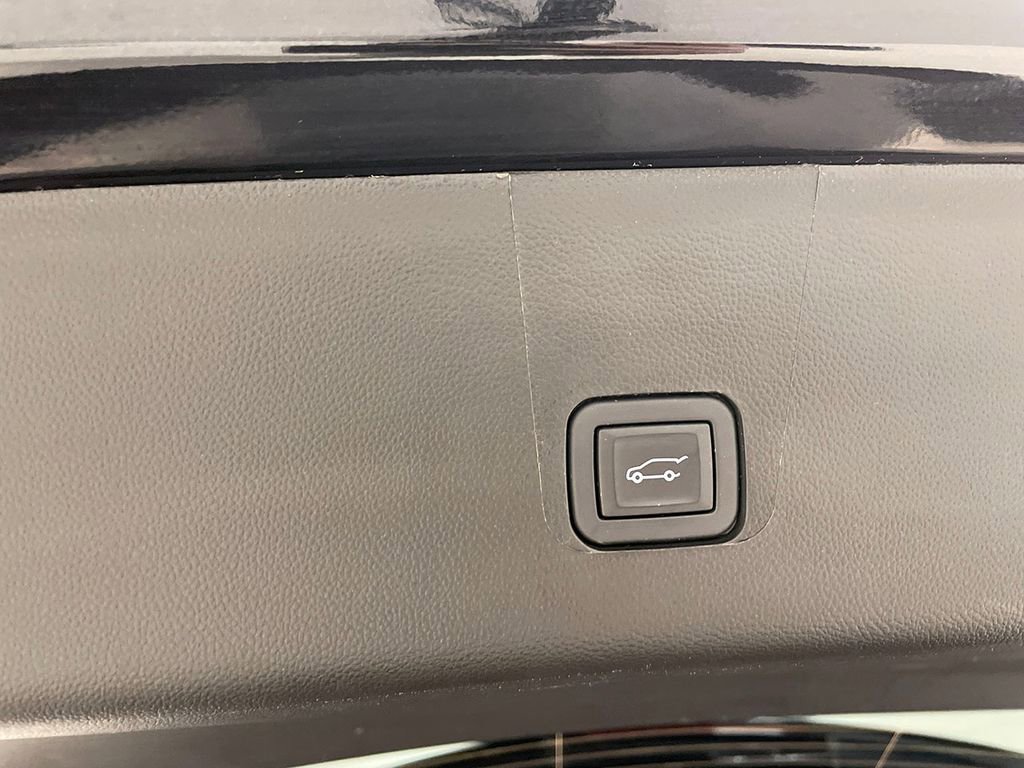 Used 2023 Chevrolet Traverse LT image 14