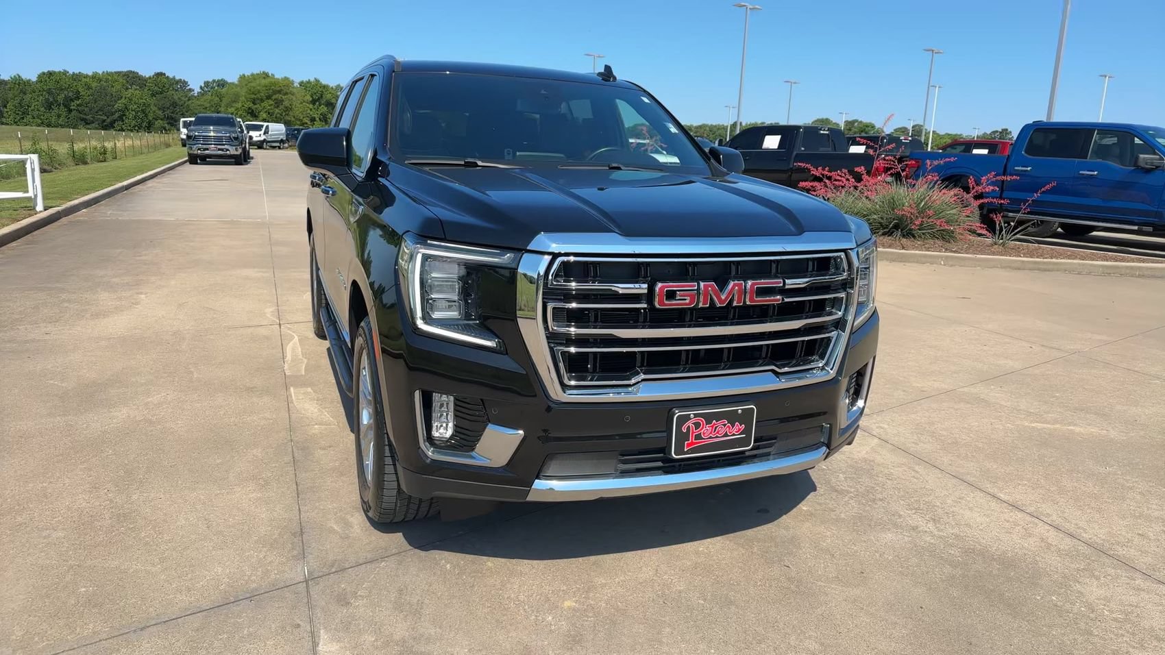 Used 2024 GMC Yukon SLT AWD/4WD image 4