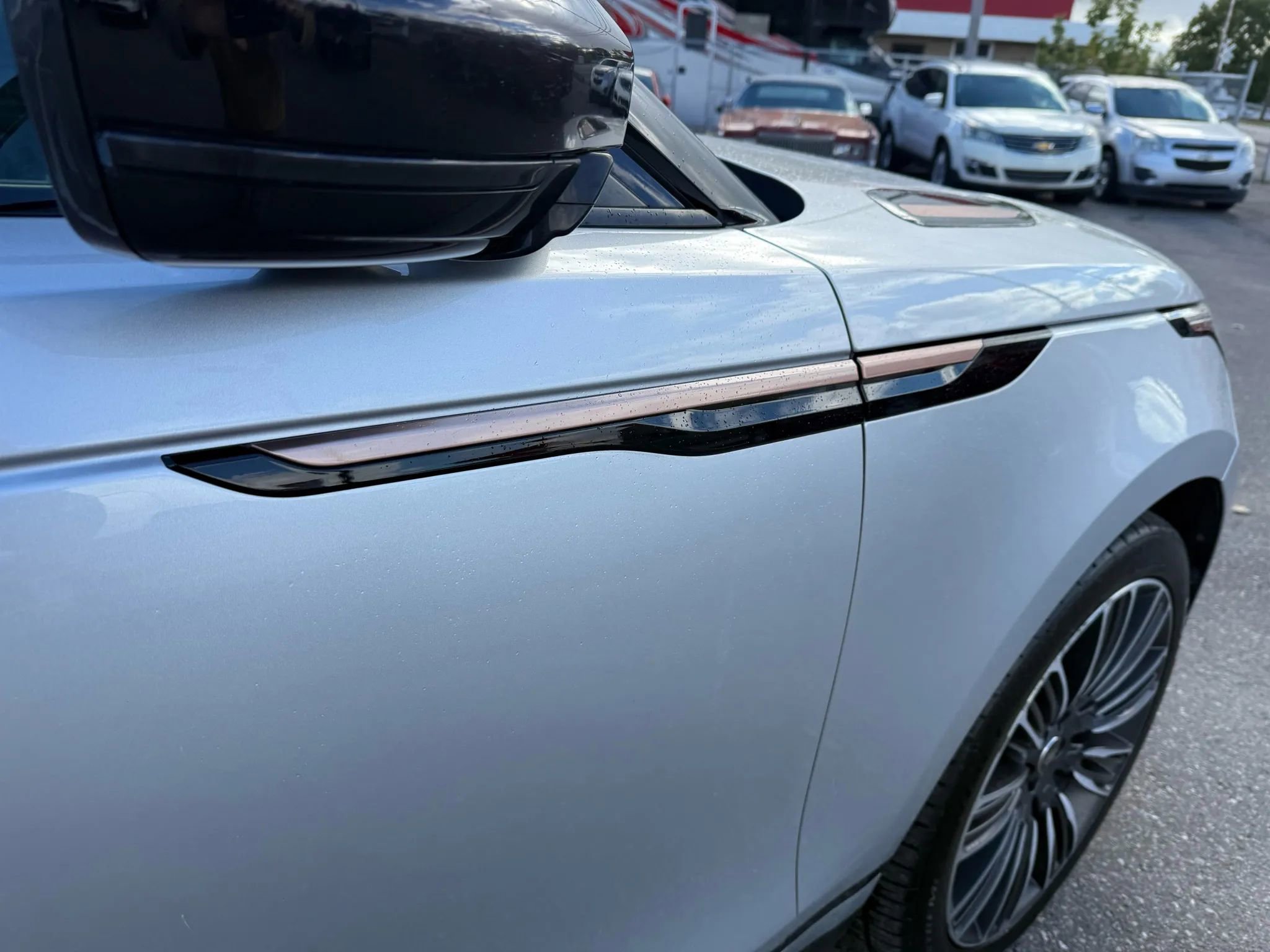 Used 2018 Land Rover Range Rover Velar R-Dynamic SE image 14