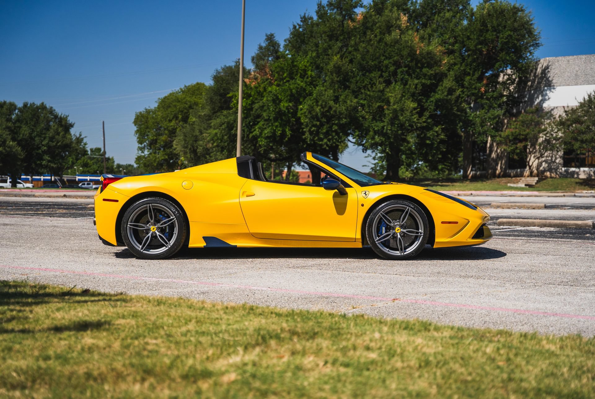 Used 2015 Ferrari 458 Speciale A RWD image 26
