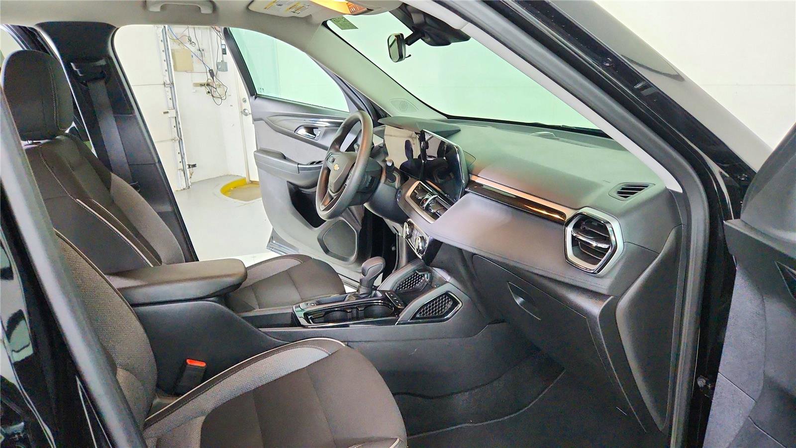 Used 2024 Chevrolet TrailBlazer LT image 35