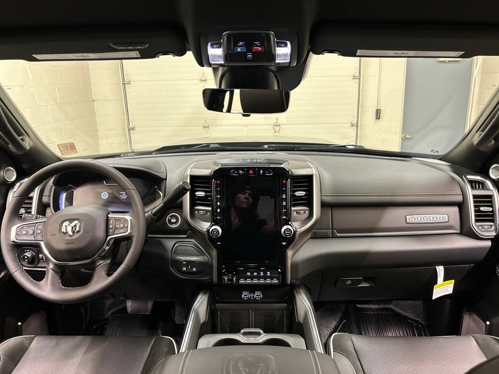 New 2026 RAM 4500 4x4 Crew Cab DRW w/ Laramie Trim Package image 18