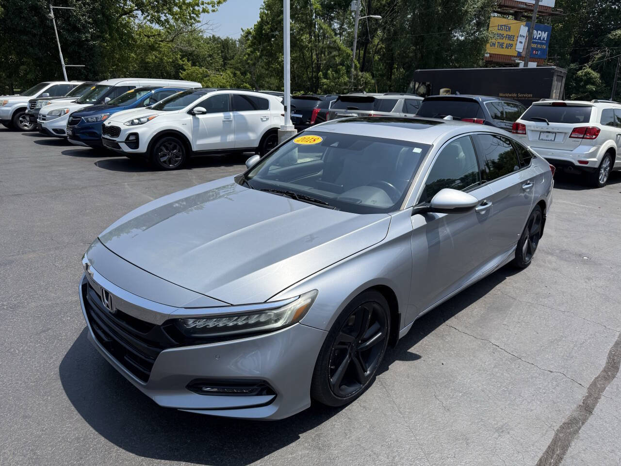 Used 2018 Honda Accord Touring image 2
