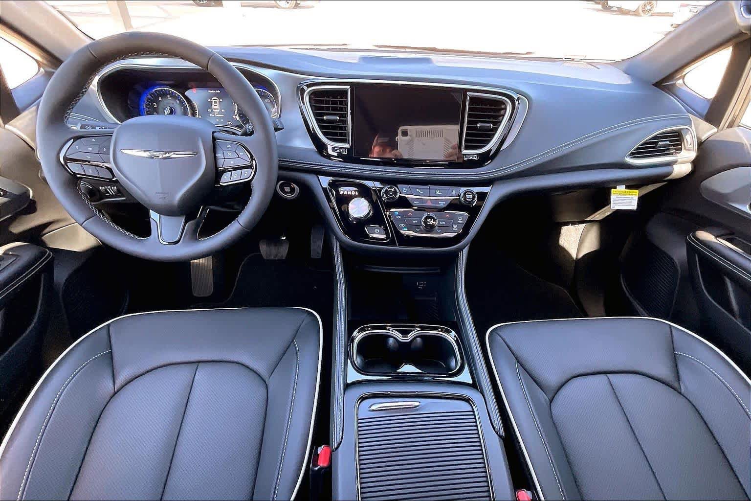 New 2026 Chrysler Pacifica Limited w/ S Appearance Package FWD image 5