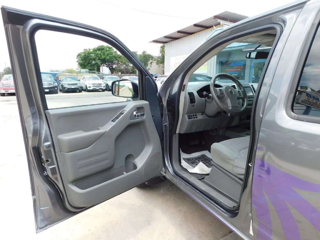Used 2019 Nissan Frontier SV image 16