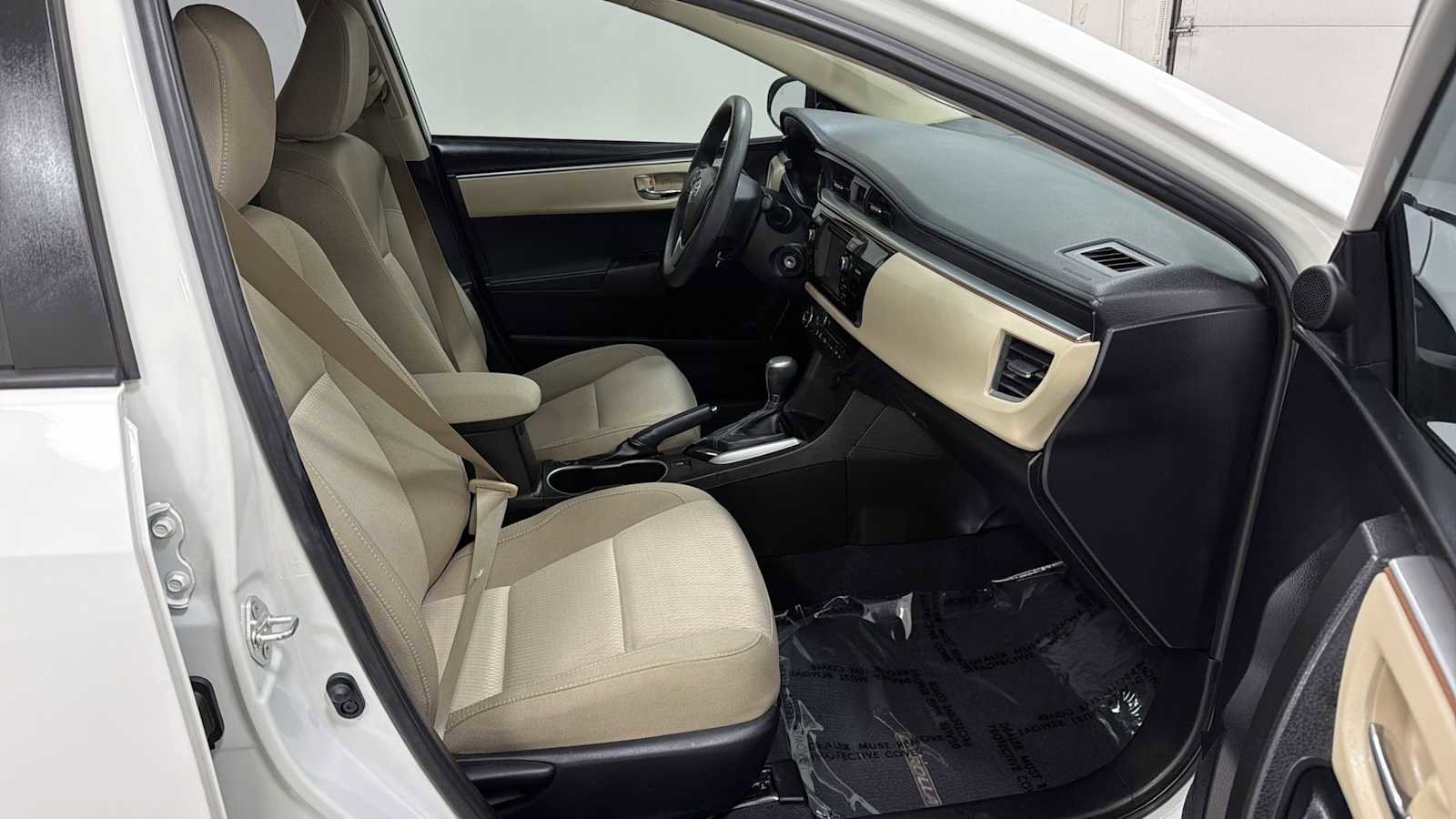 Used 2014 Toyota Corolla LE FWD image 28