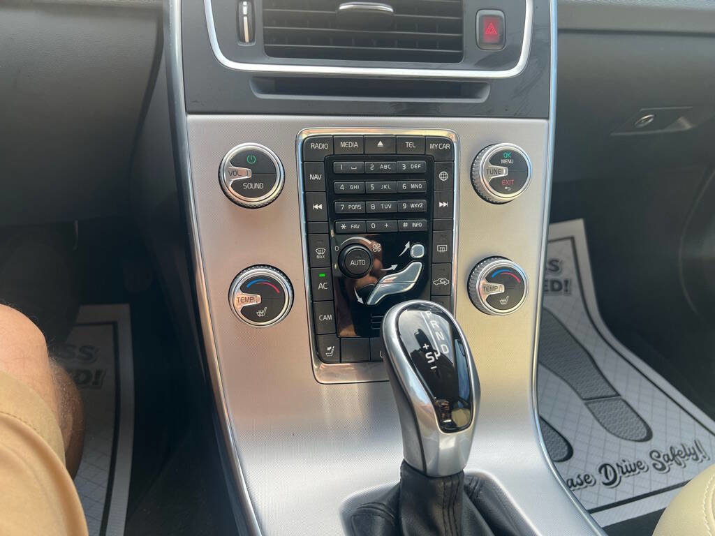 Used 2017 Volvo V60 T5 Premier w/ Convenience Package image 19