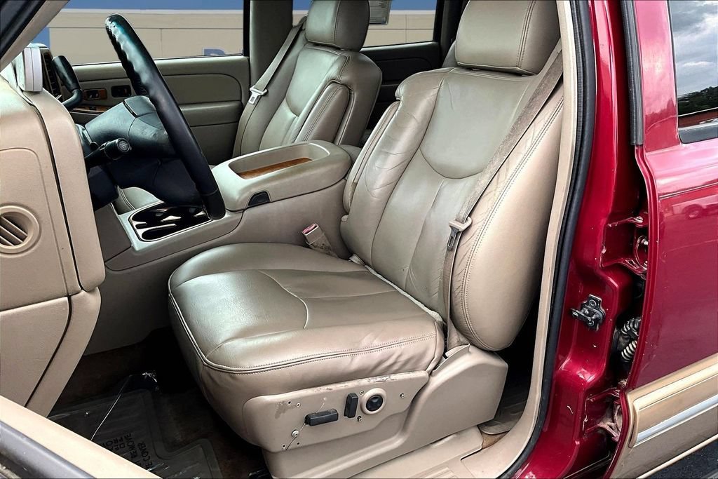 Used 2004 Chevrolet Silverado 2500 LT w/ Skid Plate Package AWD/4WD image 23