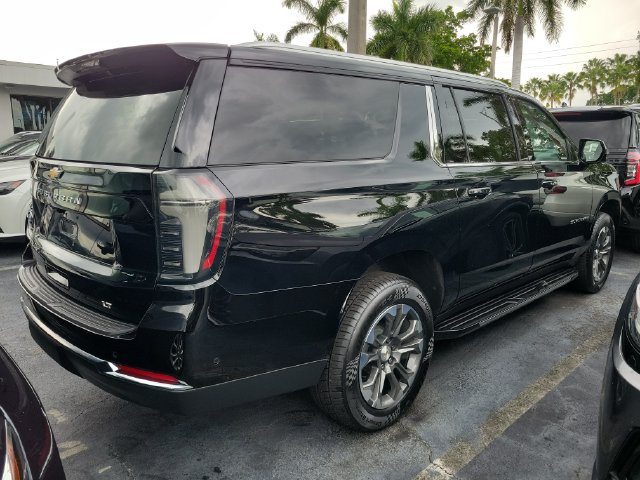 Used 2025 Chevrolet Suburban LT w/ Comfort Package RWD image 3