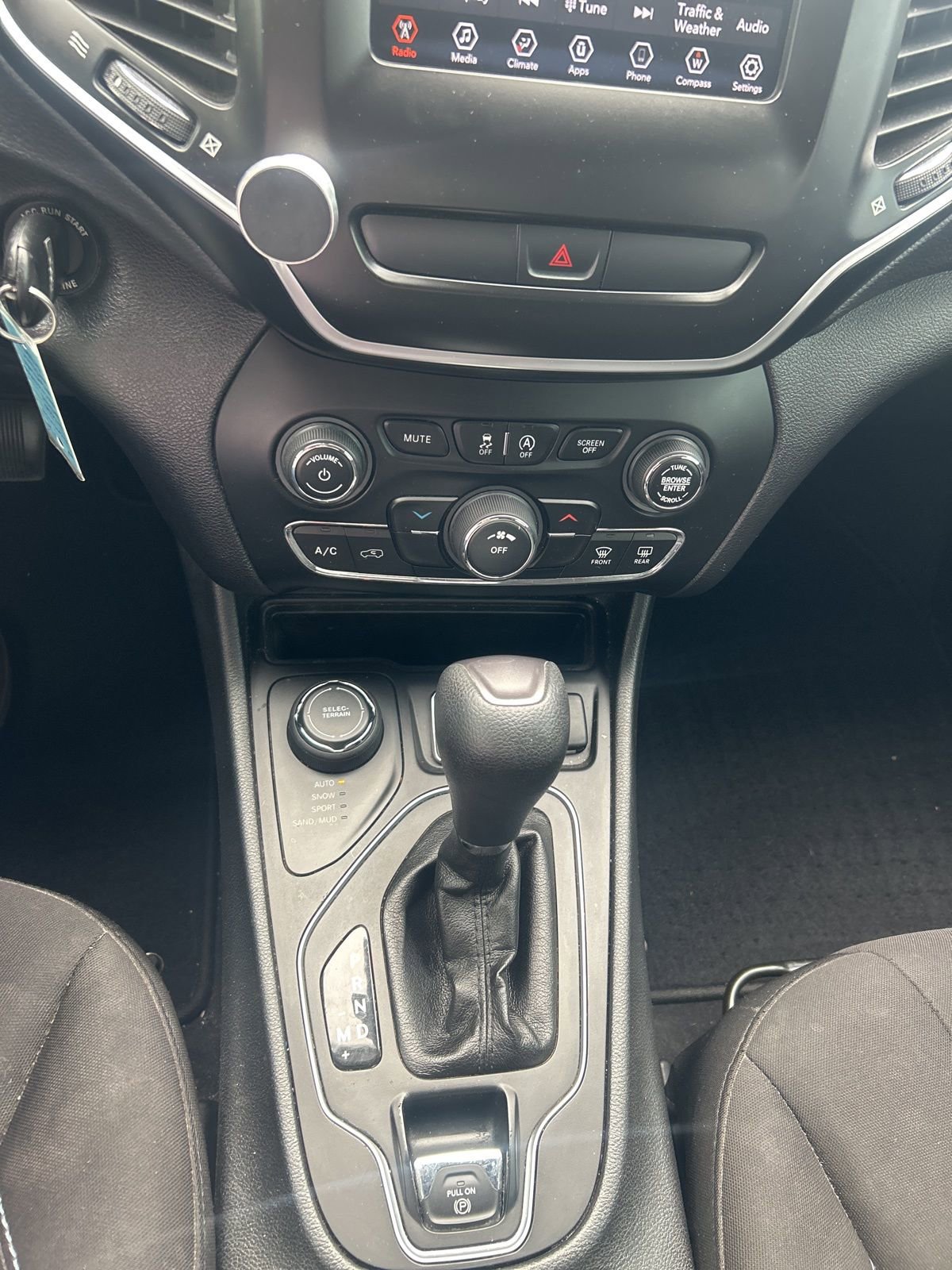 Used 2020 Jeep Cherokee Latitude AWD/4WD image 18