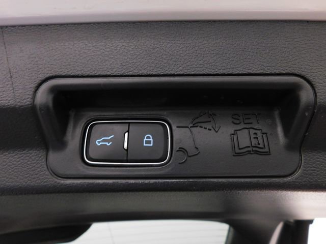 Used 2022 Ford Explorer XLT image 19