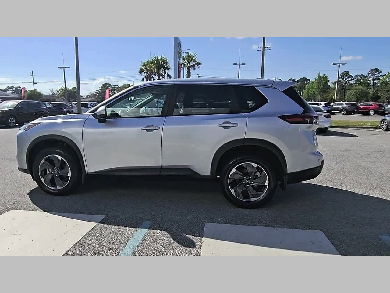 Used 2024 Nissan Rogue SV image 26