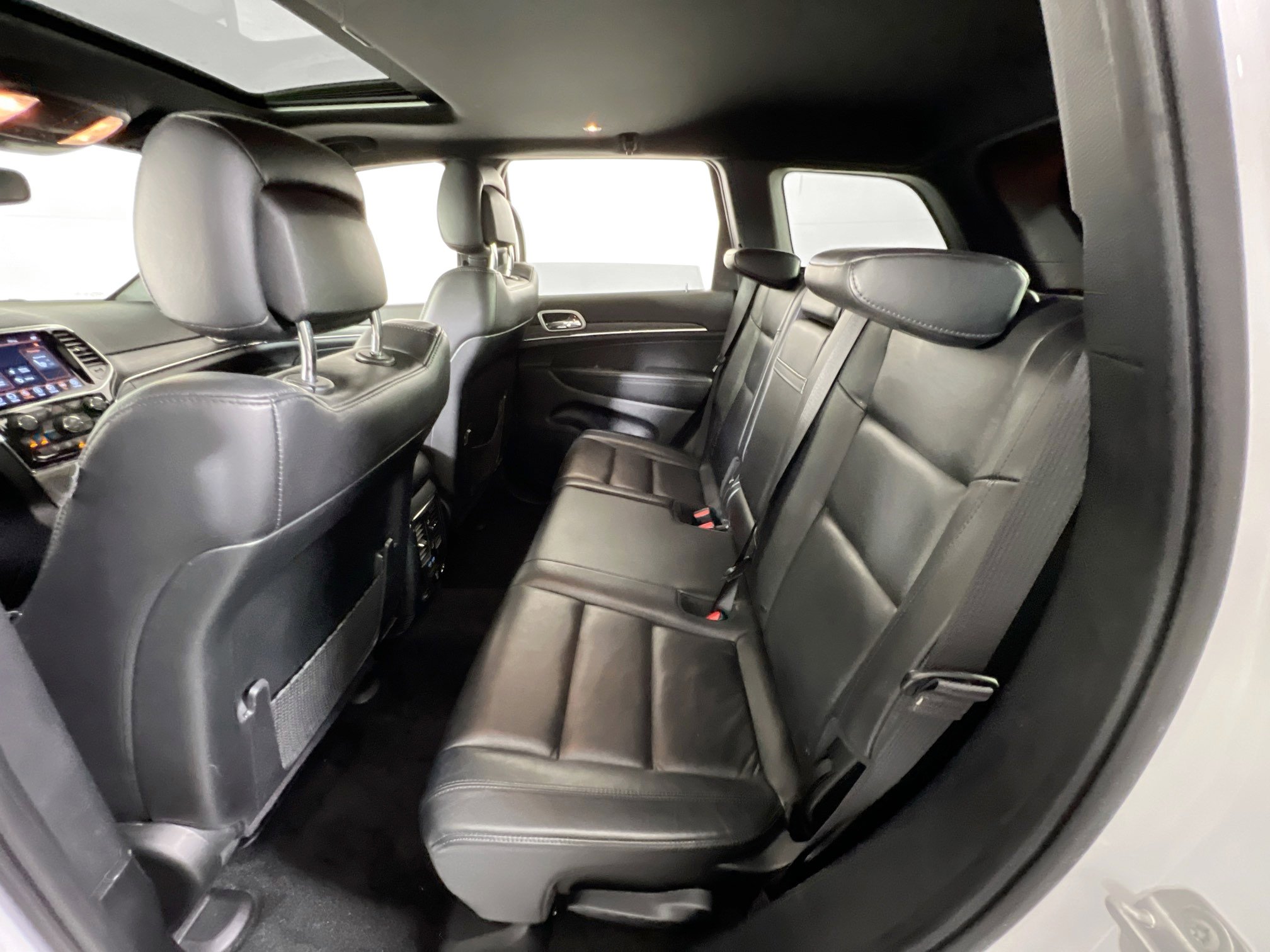 Used 2022 Jeep Grand Cherokee Limited image 24