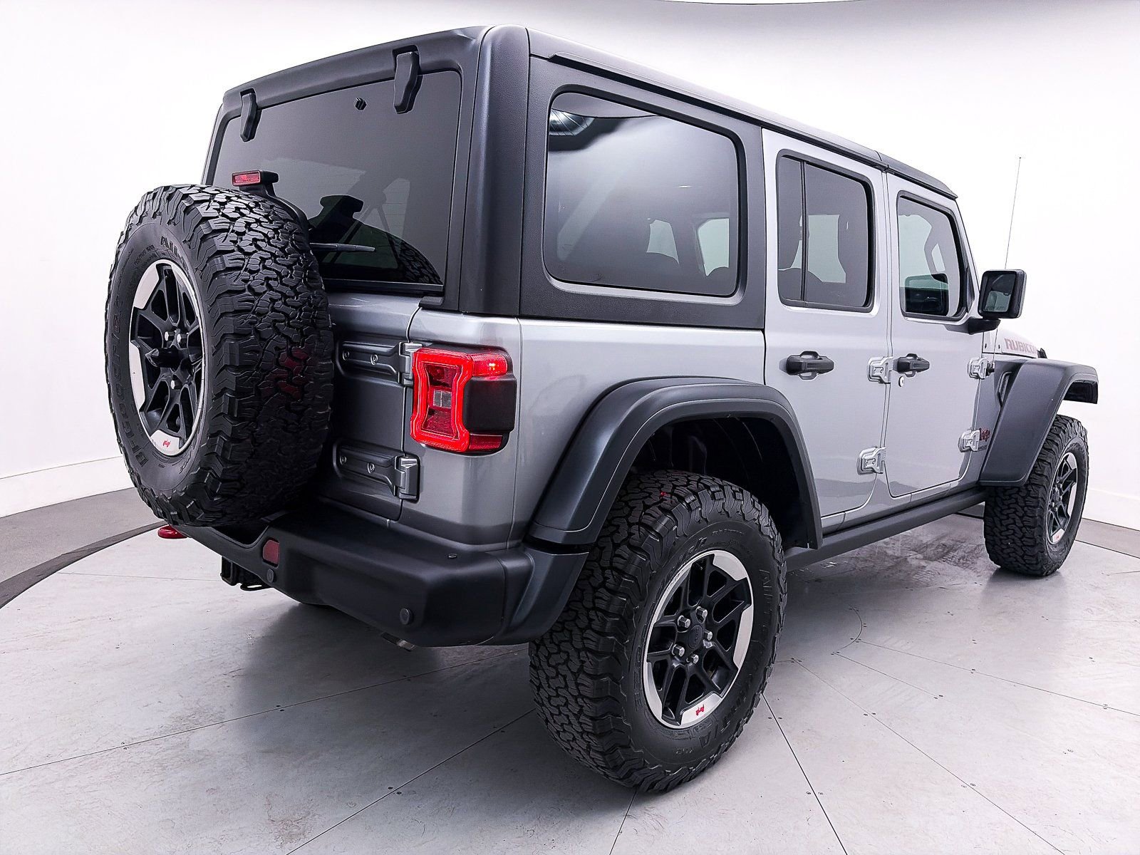 Used 2018 Jeep Wrangler Unlimited Rubicon w/ Steel Bumper Group image 14