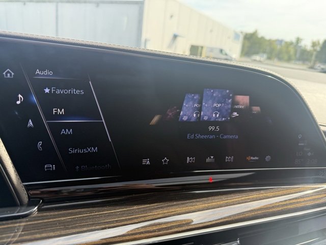 Used 2023 Cadillac Escalade ESV Premium Luxury image 32