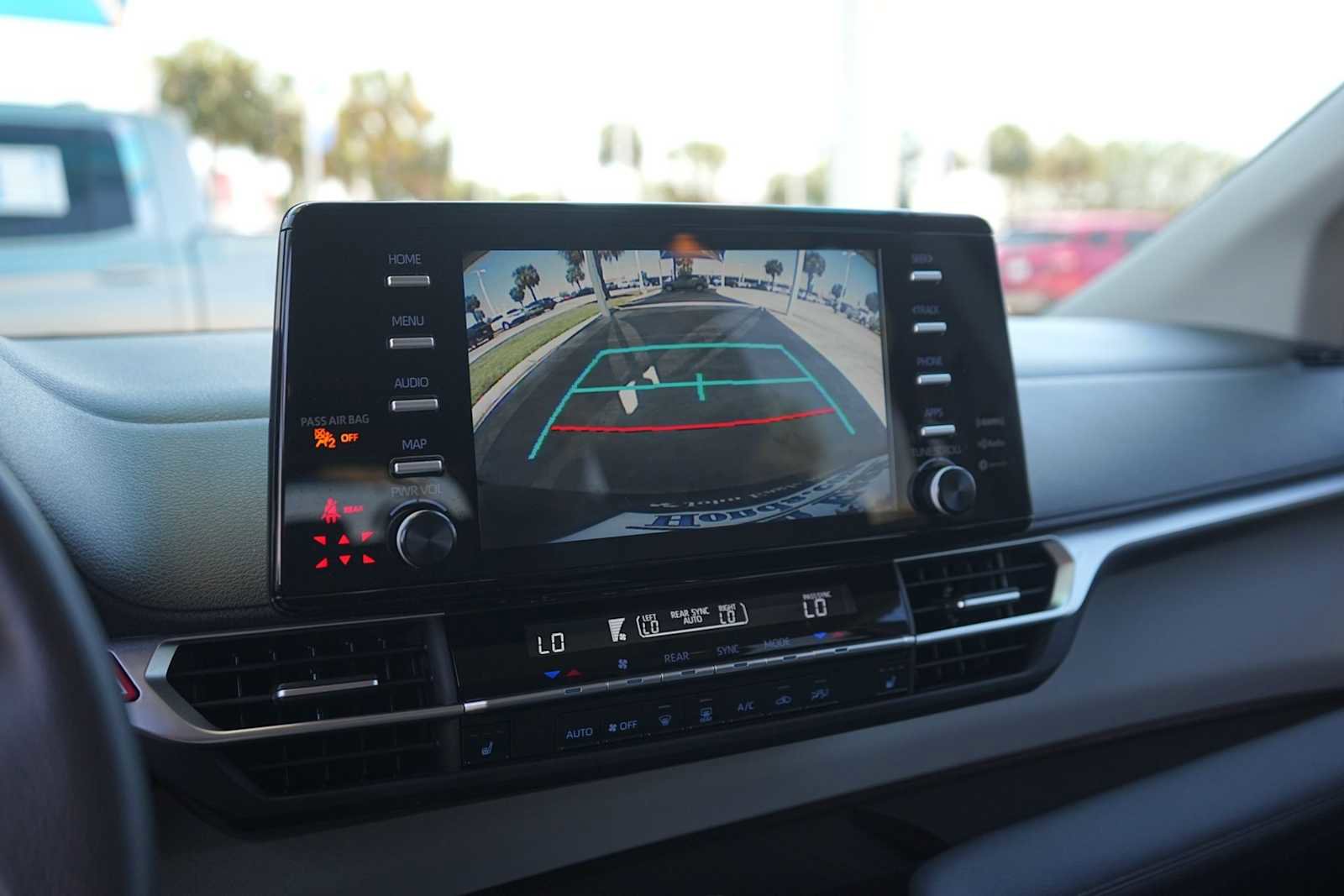Used 2023 Toyota Sienna XLE FWD image 22