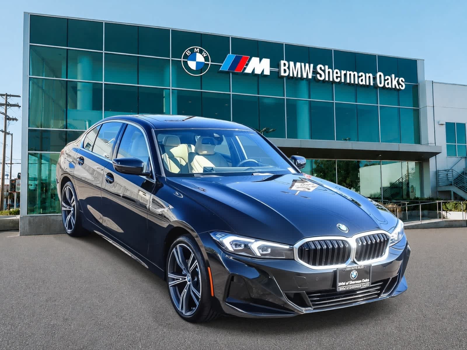 Used 2024 BMW 330i Sedan w/ Convenience Package RWD image 3