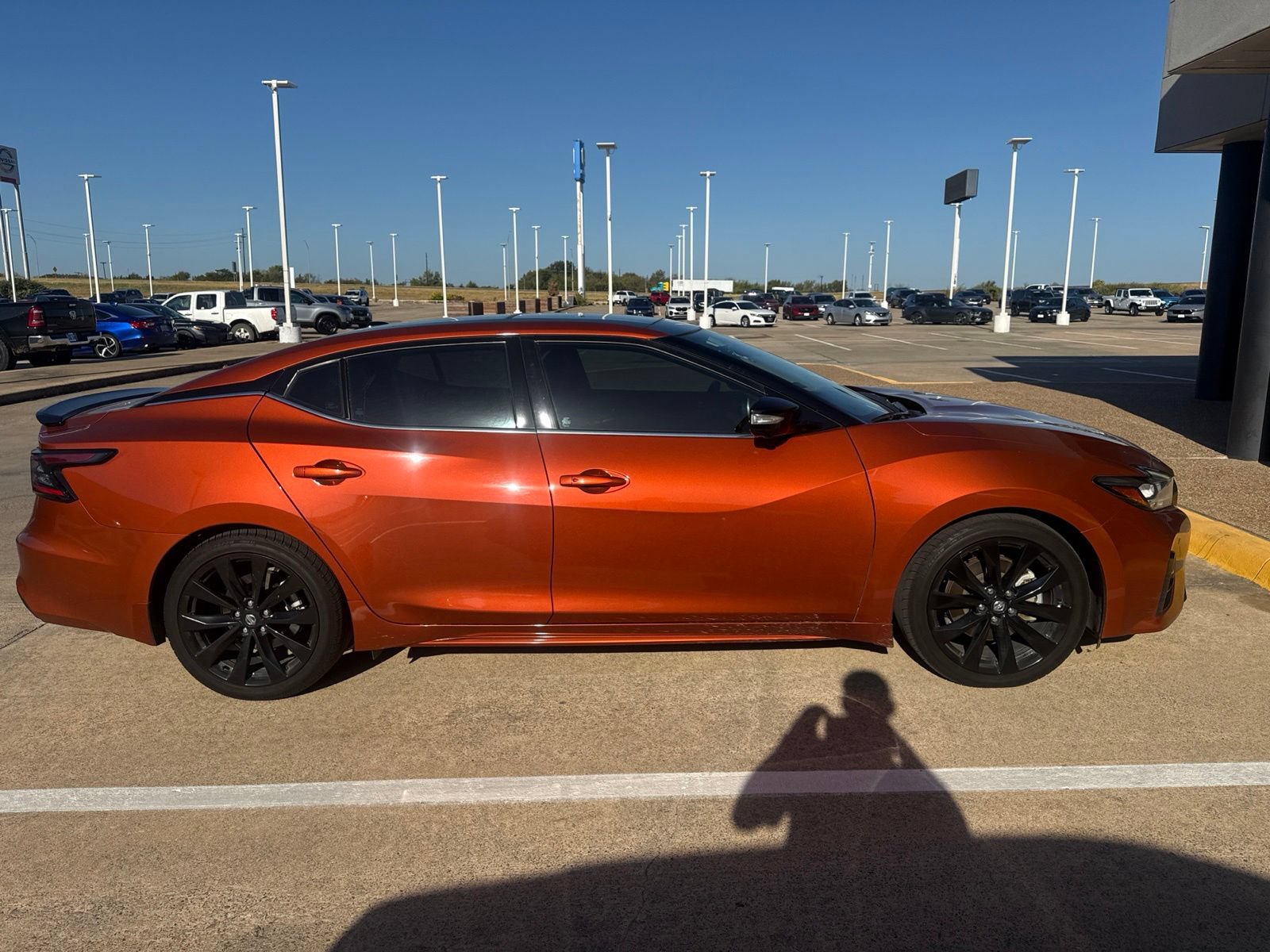 Used 2022 Nissan Maxima SR w/ Sport Mat Group FWD image 8