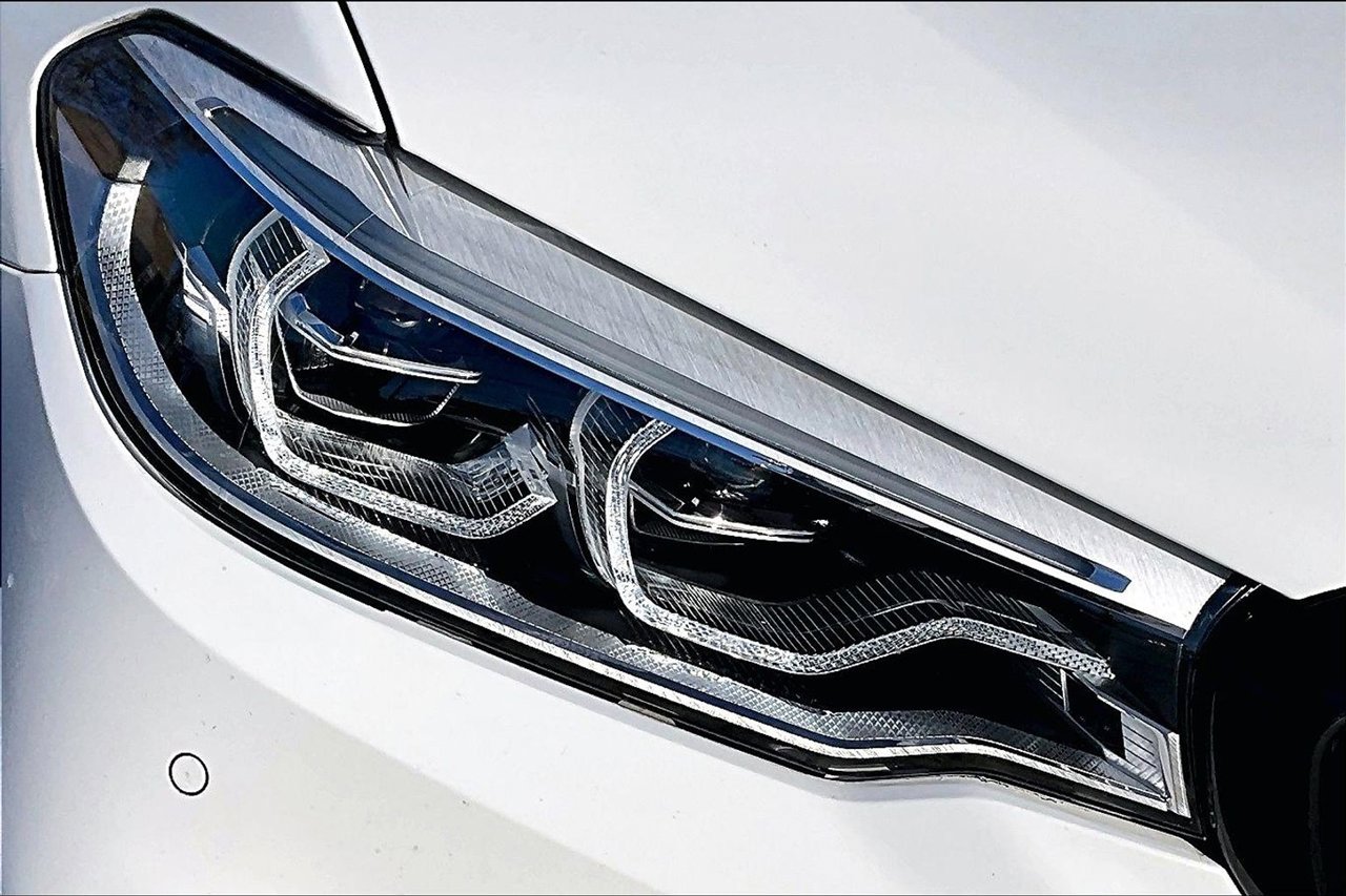 Used 2018 BMW 540i image 32