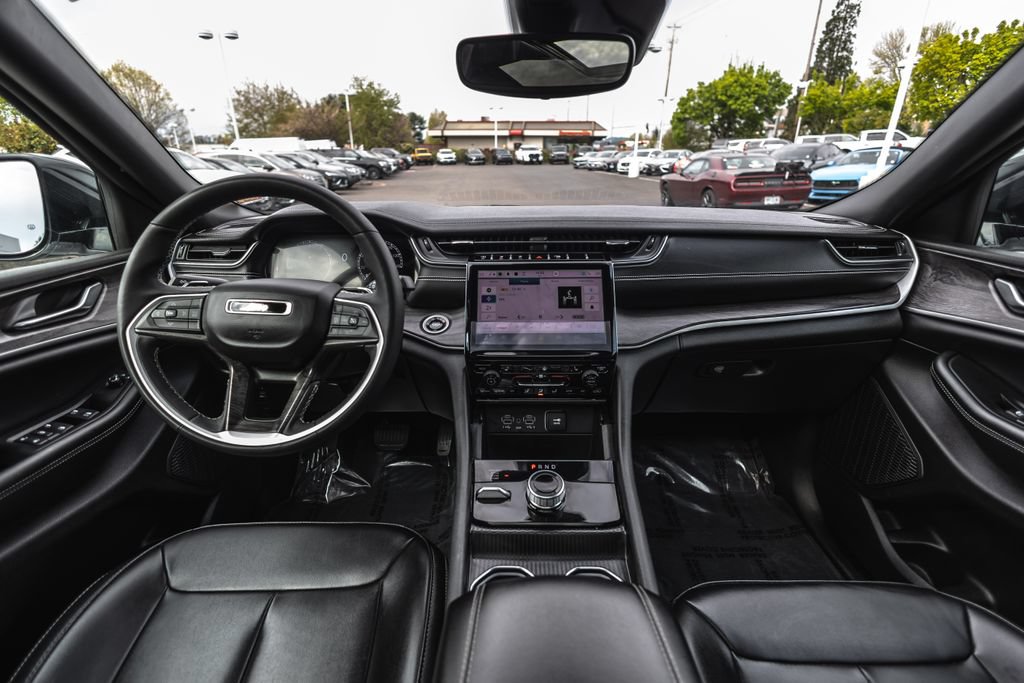Used 2024 Jeep Grand Cherokee Limited AWD/4WD image 26