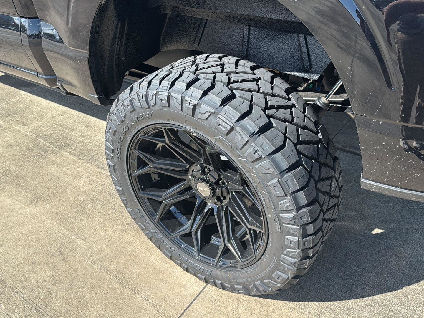 New 2025 Ford F150 Lariat w/ Equipment Group 502A High image 11