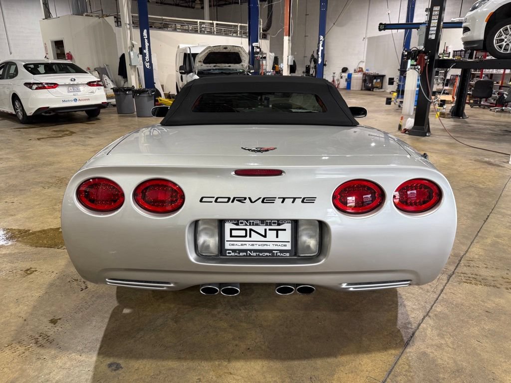 Used 2004 Chevrolet Corvette Convertible w/ Preferred Equipment Group RWD image 3