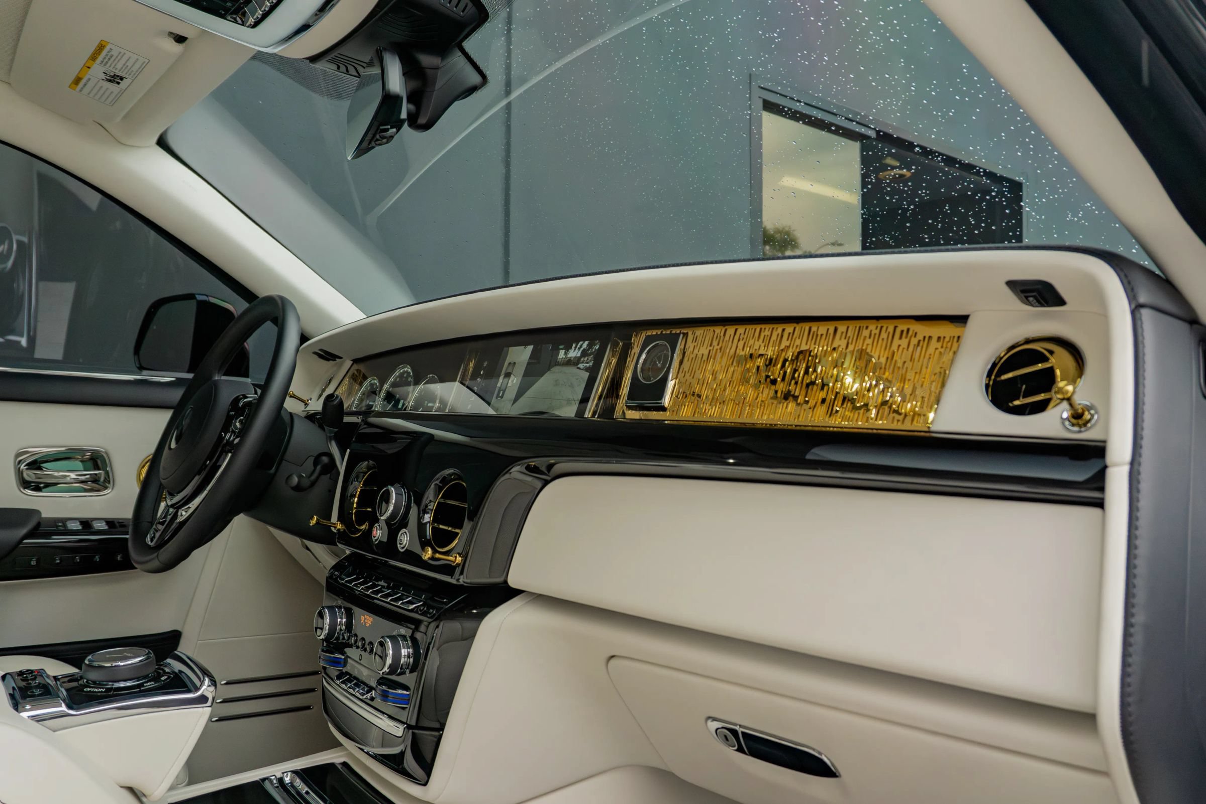Used 2024 Rolls-Royce Phantom Sedan RWD image 68