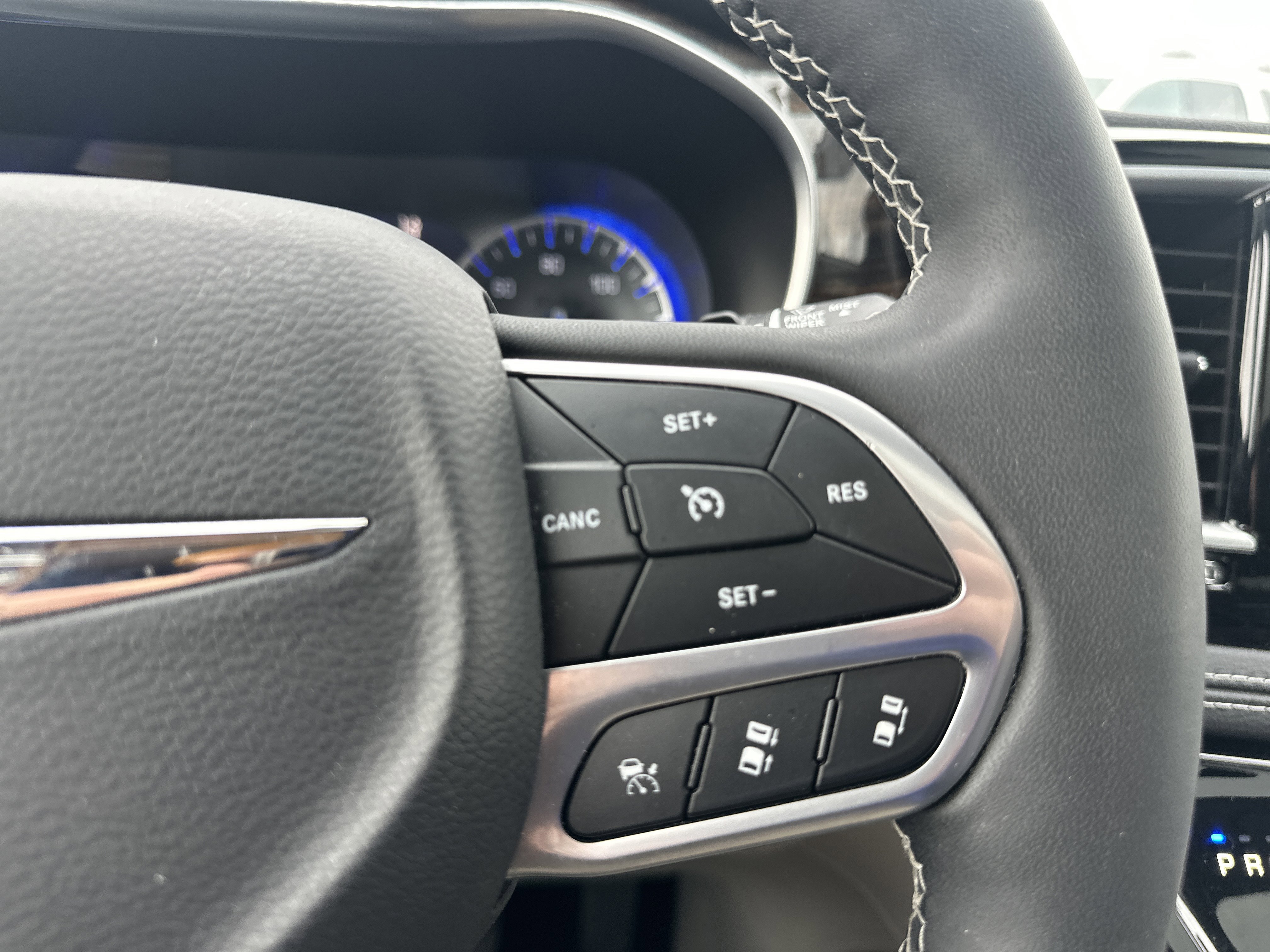 Used 2023 Chrysler Pacifica Limited image 22