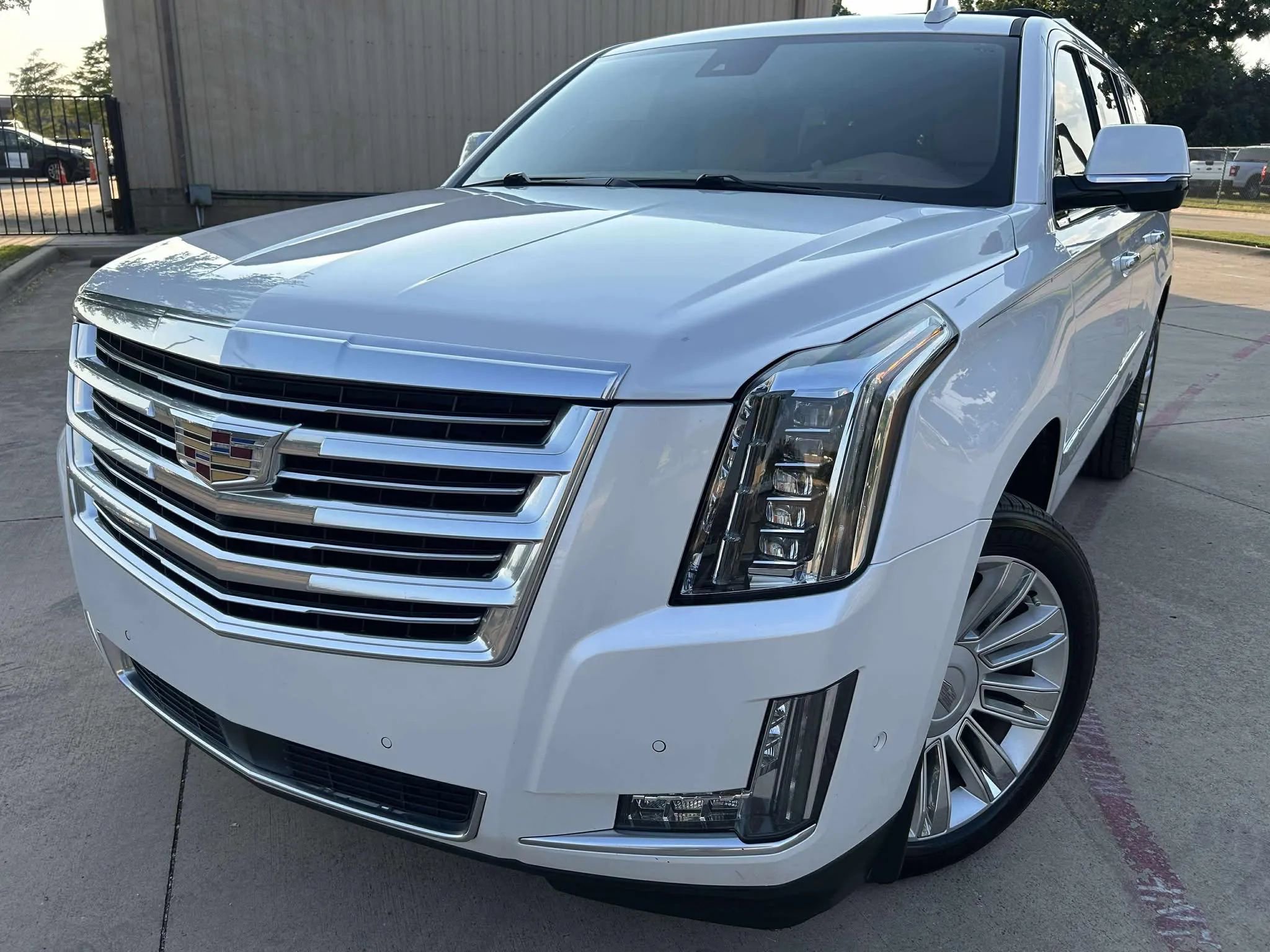 Used 2018 Cadillac Escalade ESV Platinum image 1