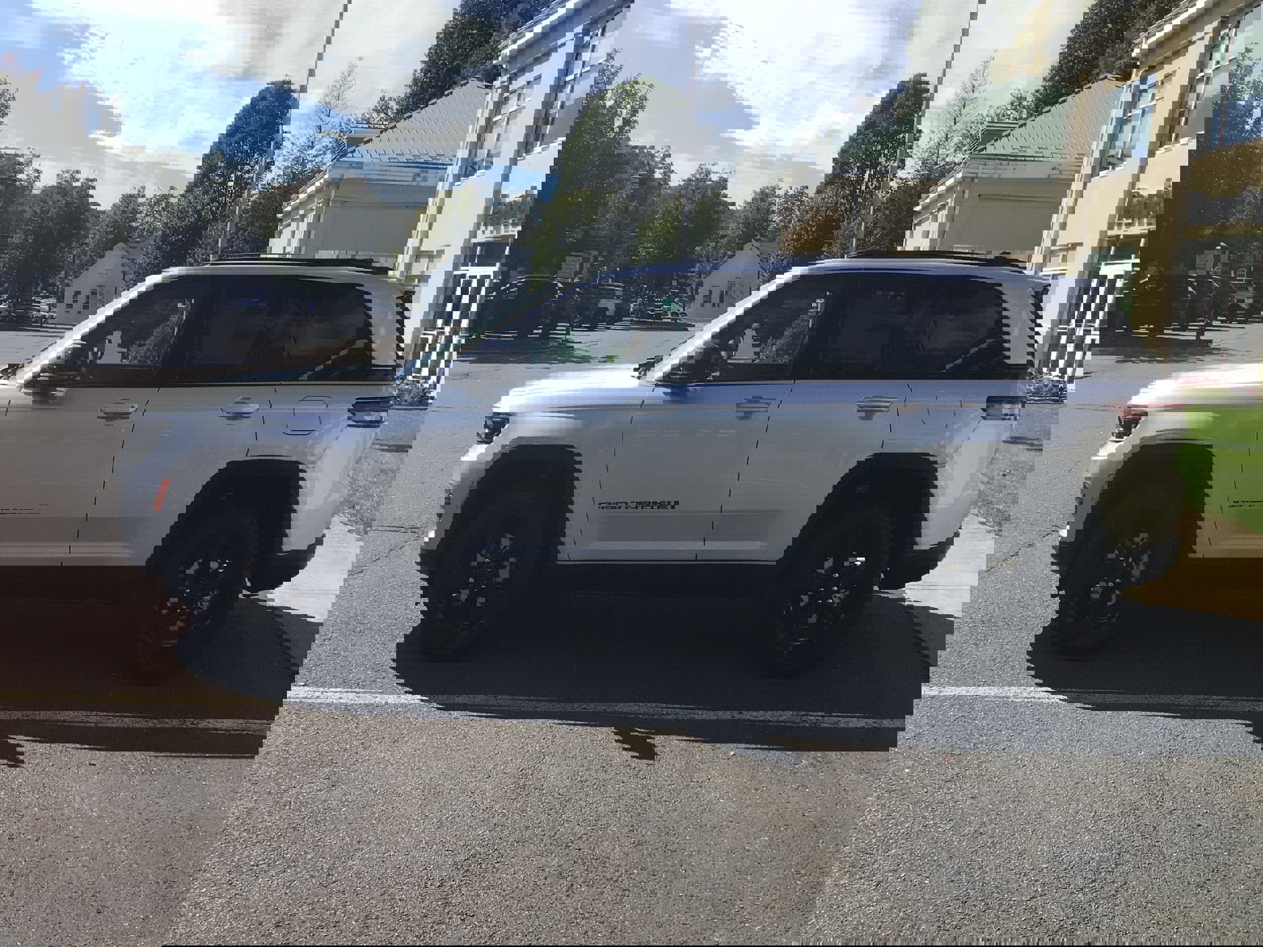 New 2025 Jeep Grand Cherokee Limited w/ Black Appearance Package image 4