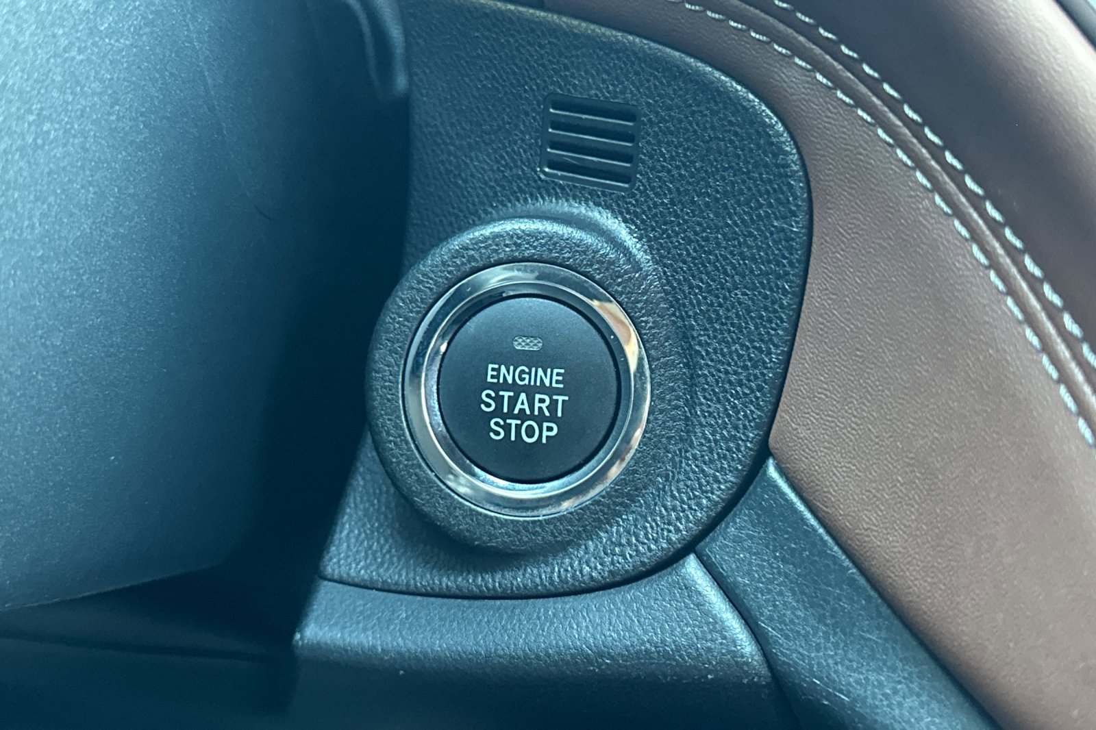 Used 2022 Subaru Outback Touring w/ Popular Package #2 image 23