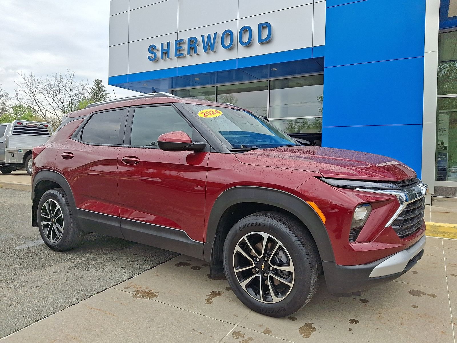 Used 2024 Chevrolet TrailBlazer LT w/ Convenience Package AWD/4WD image 1