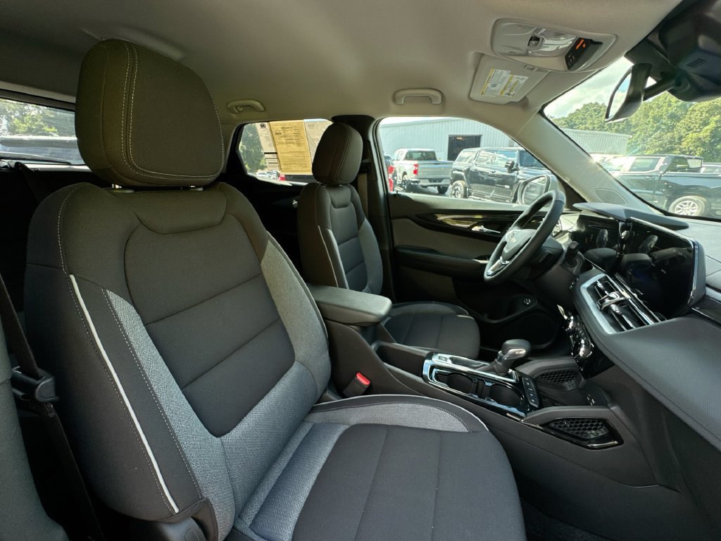 Used 2026 Chevrolet TrailBlazer LT w/ Convenience Package FWD image 31