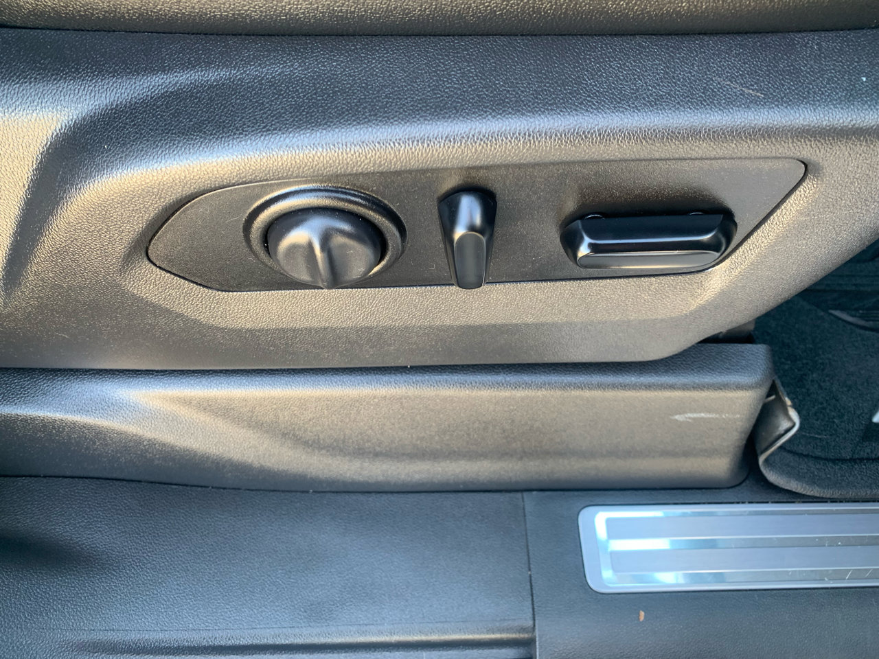 Used 2020 GMC Sierra 1500 SLT image 15